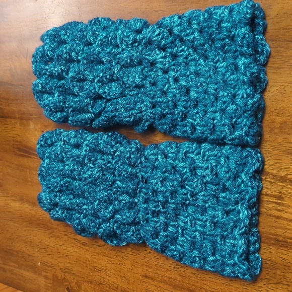 Hand Crafted Luxury Dragon Scale / Mermaid Fingerless Texting Gloves - Picture 5 of 5